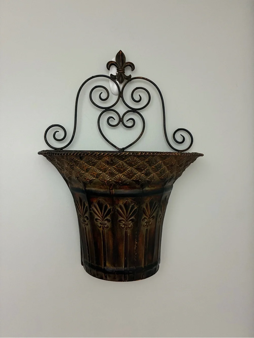 Source Unknown Bronze-Tone Fleur-de-Lis Wall Vase